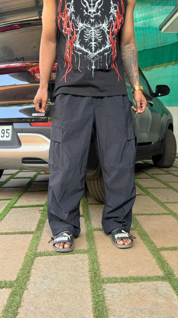 Black Korean parachute pants CARGO