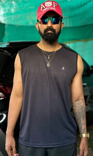 Sports black sleeveles tshirt